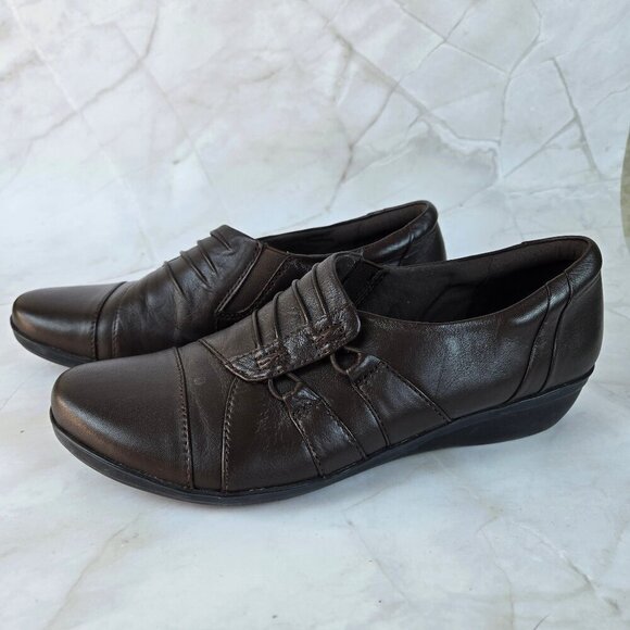 Clarks Collections Size 7.5 Brown Leather Slip On Loafer Wedge Rubber Heel - Picture 3 of 10